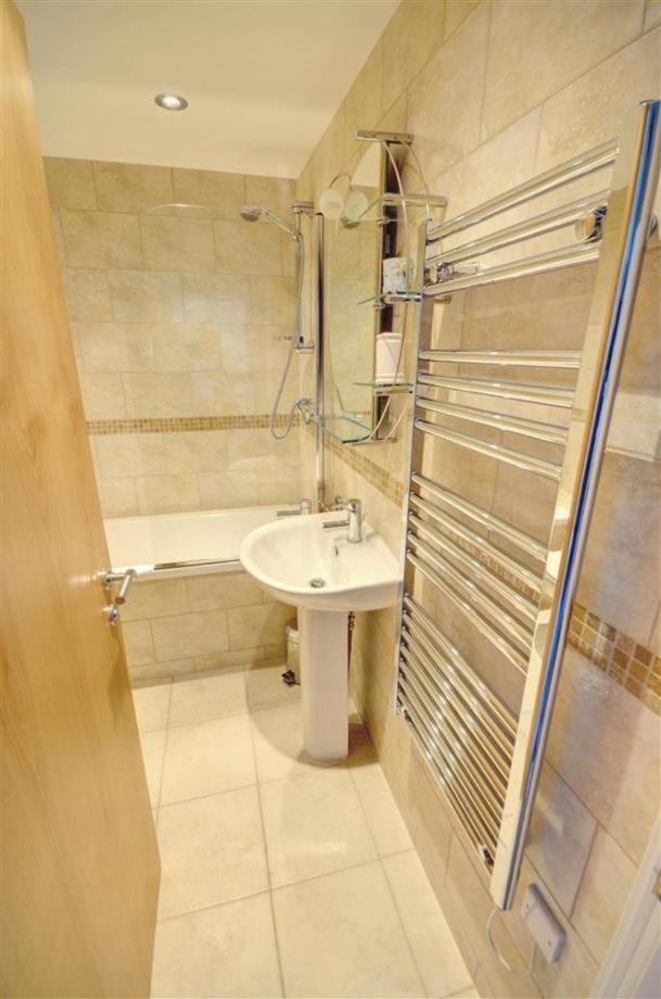 סקארבורו Hotties House - Two-Bed Cottage, Dog-Friendly & Off-Street Parking - מראה חיצוני תמונה