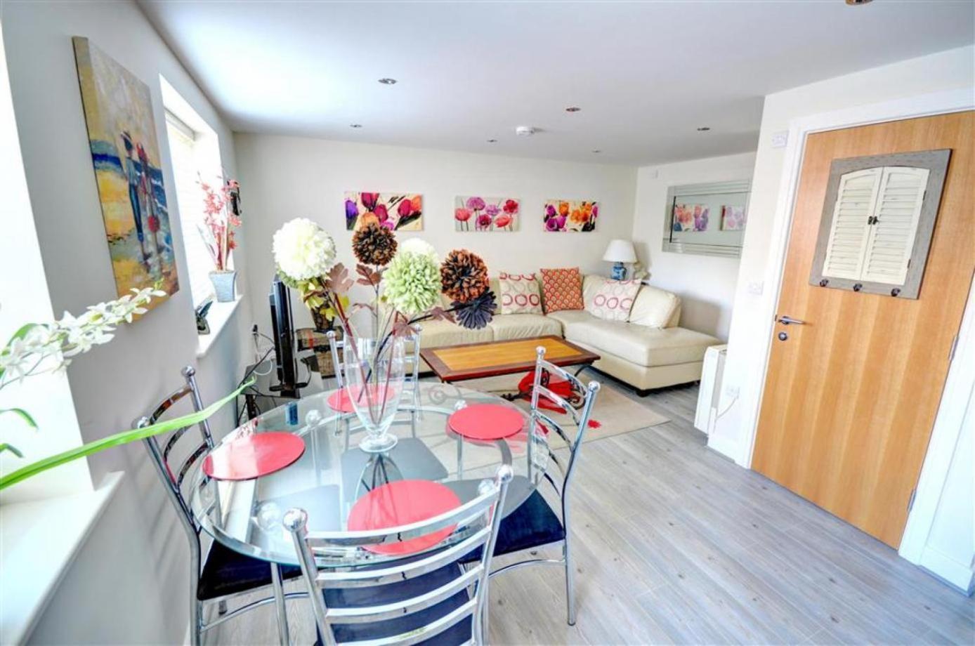 סקארבורו Hotties House - Two-Bed Cottage, Dog-Friendly & Off-Street Parking - מראה חיצוני תמונה
